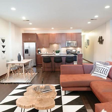 2Br Airy & Tidy Apt With Free Covered Parking - Central Modern Chicago Dış mekan fotoğraf