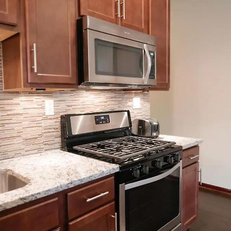 2Br Airy & Tidy Apt With Free Covered Parking - Central Modern Chicago Dış mekan fotoğraf