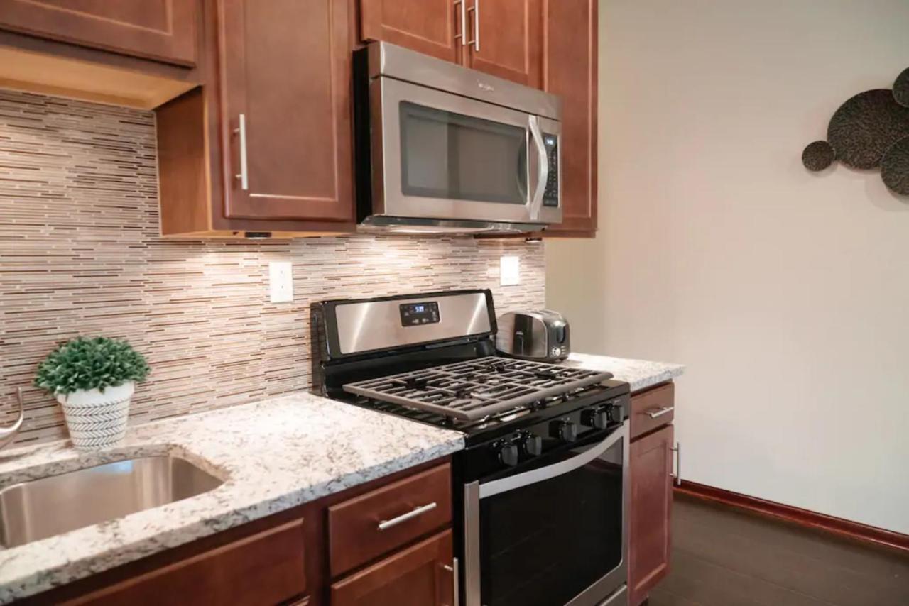 2Br Airy & Tidy Apt With Free Covered Parking - Central Modern Chicago Dış mekan fotoğraf