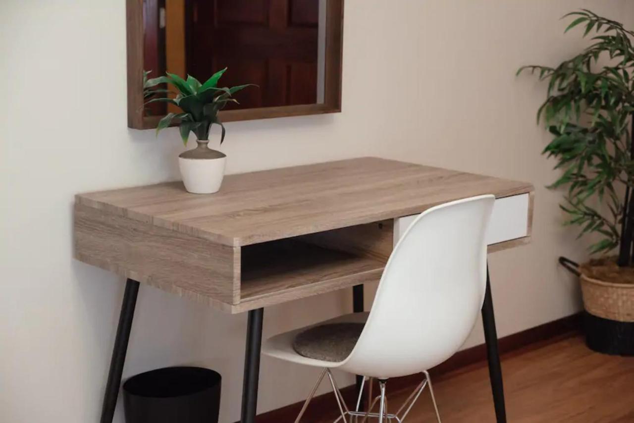 2Br Airy & Tidy Apt With Free Covered Parking - Central Modern Chicago Dış mekan fotoğraf