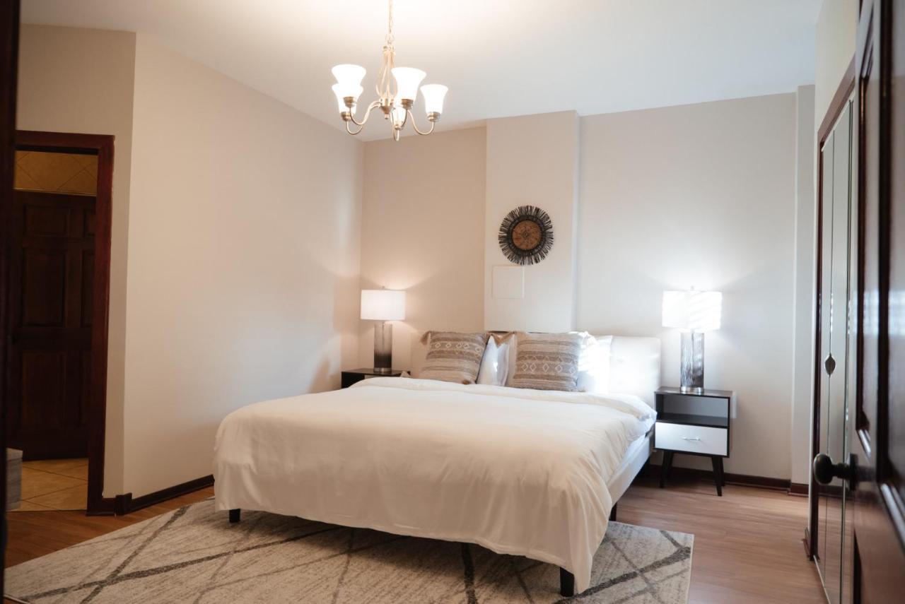 2Br Airy & Tidy Apt With Free Covered Parking - Central Modern Chicago Dış mekan fotoğraf