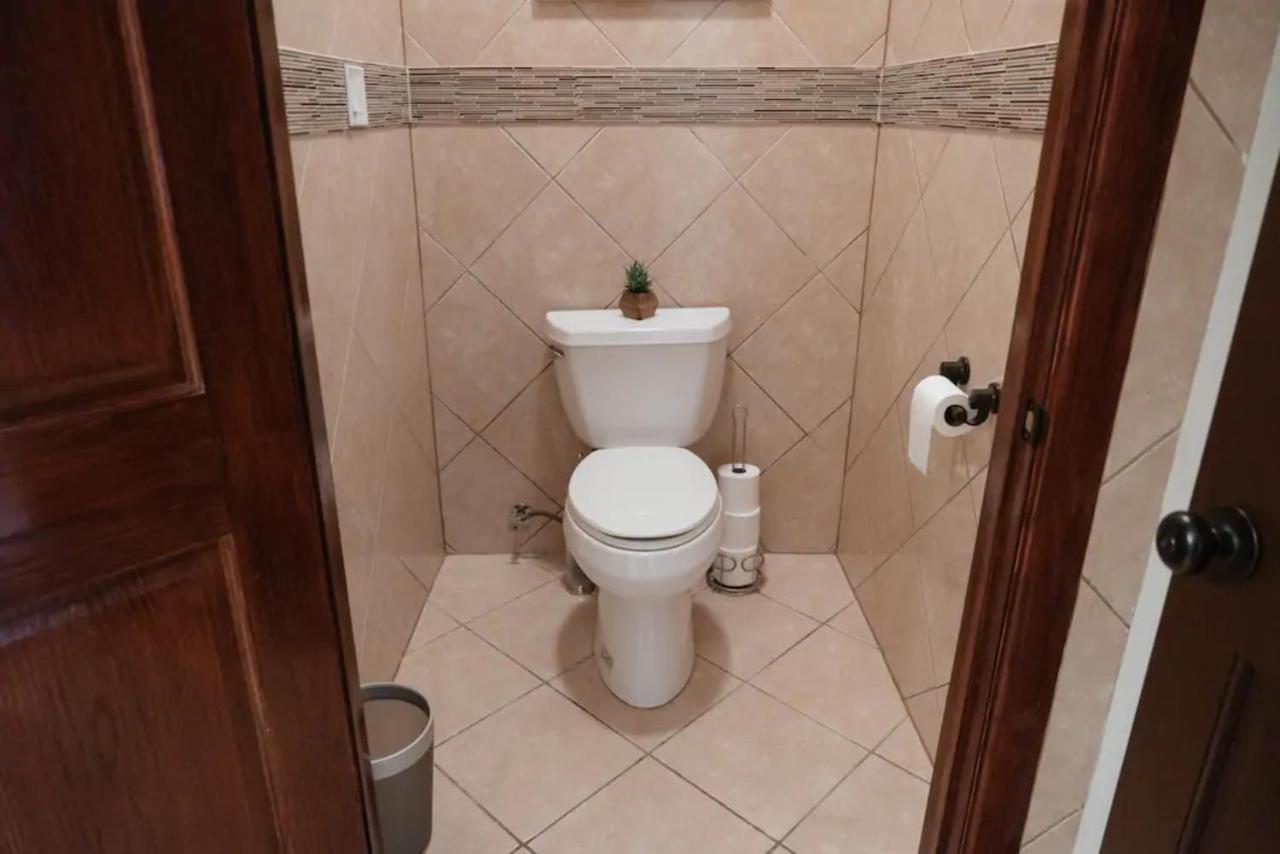 2Br Airy & Tidy Apt With Free Covered Parking - Central Modern Chicago Dış mekan fotoğraf