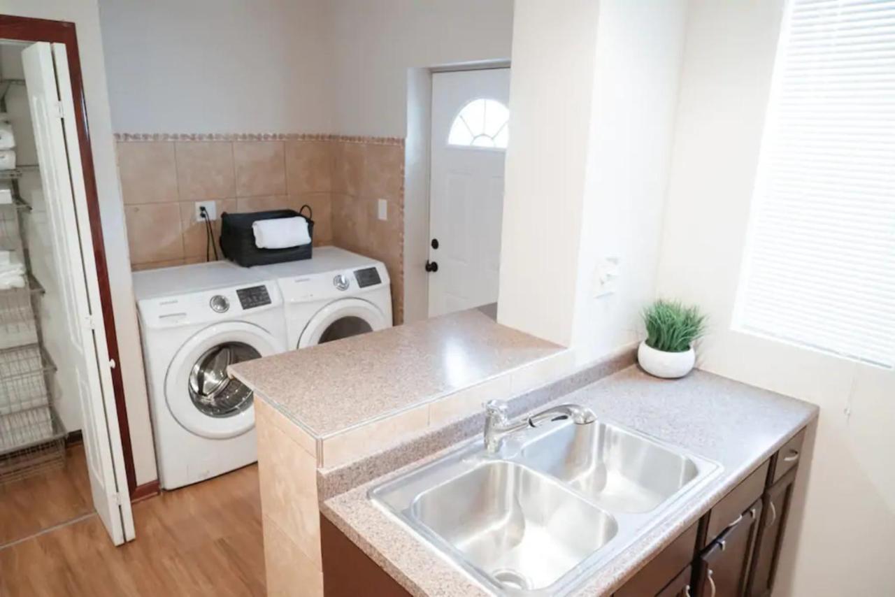 2Br Airy & Tidy Apt With Free Covered Parking - Central Modern Chicago Dış mekan fotoğraf