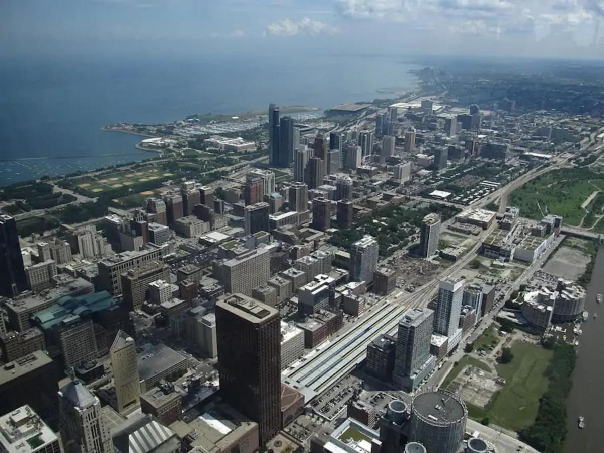2Br Airy & Tidy Apt With Free Covered Parking - Central Modern Chicago Dış mekan fotoğraf